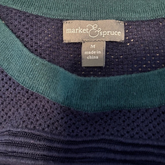 sweater size medium - Picture 4 of 5